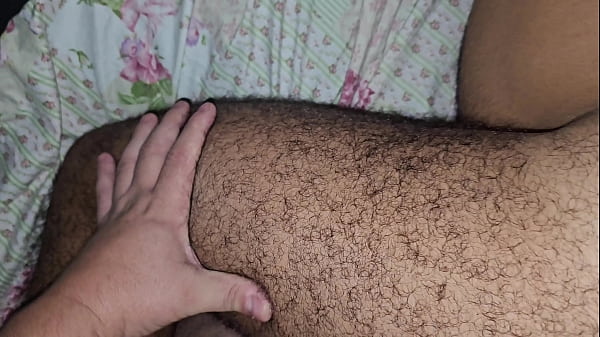 Seduzindo o macho rabudo at&eacute; liberar o cuzinho 