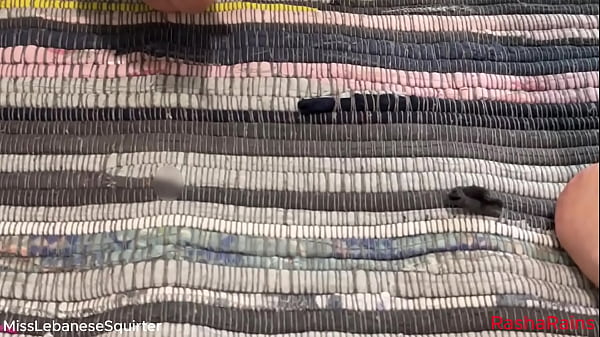 Misslebanesesquirter خادمة لبنانية شرموطة بتلعب بطيزها وكسها وتفوت جزر وباذنجان من أجل فلوس 