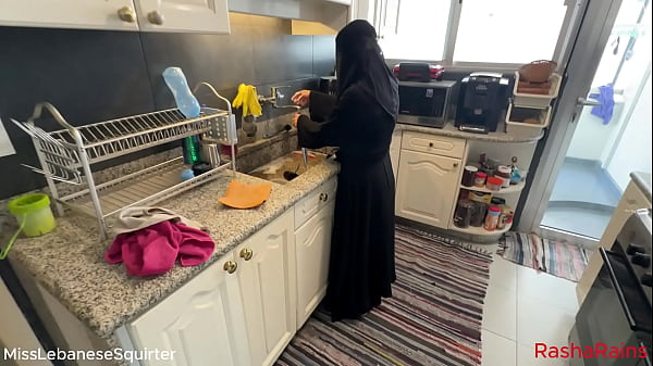 MissLebaneseSquirter خادمةلبنانية_شرموطة بتلعب_بطيزها وكسها_وتفوت جزر وباذنجان من_أجل فلوس