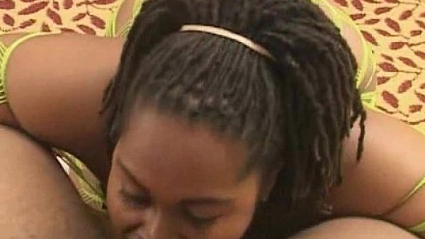 Ebony slut play with huge cock 