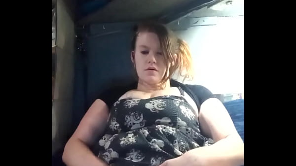 Play MP4 - Masturbation in a dress