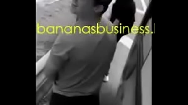 MC Biel mostrando o p&ecirc;nis 