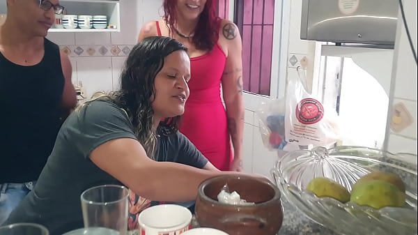 Caiu no zap !!! Minha sogra na festa dandomole para o negao dotado_e novinho branquinho