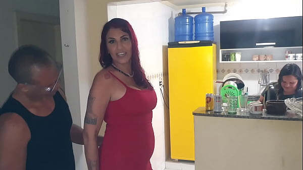 Play MP4 - Caiu no zap &excl;&excl;&excl; Minha sogra na festa dando mole para o negao dotado e novinho branquinho