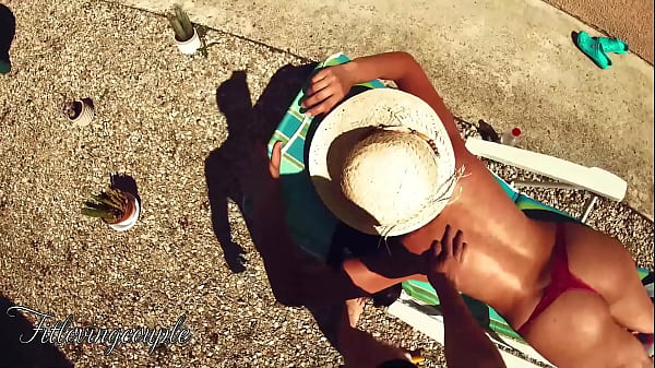 Pendant Qu'elle Bronze Je Lui Fais Le Cul ! thumbnail