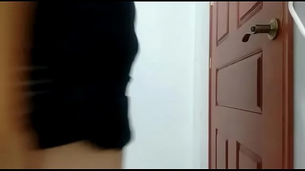 Amiga bailando y ense&ntilde;ando 