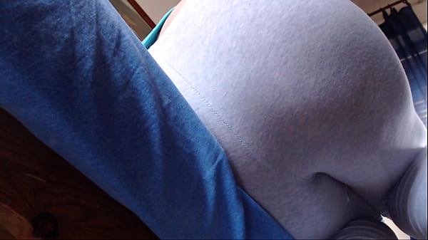 Play MP4 - Wonderful farts inside tight yoga pants