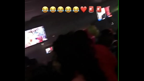 Play MP4 - Ass jiggling