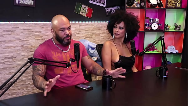 Foi convidada pra sair com um f&atilde; faz surubas com dois namorados e vivem se chupando bruna carlos sheer red