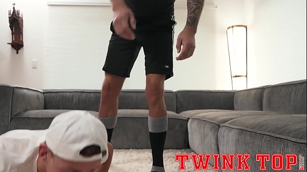 Play MP4 - TwinkTop - Eager young jock barebacks hungry muscle DILF coach