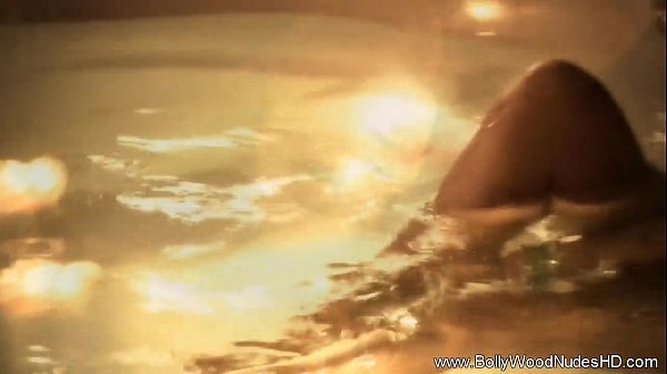 Play MP4 - Exotic Brunette From New Delhi