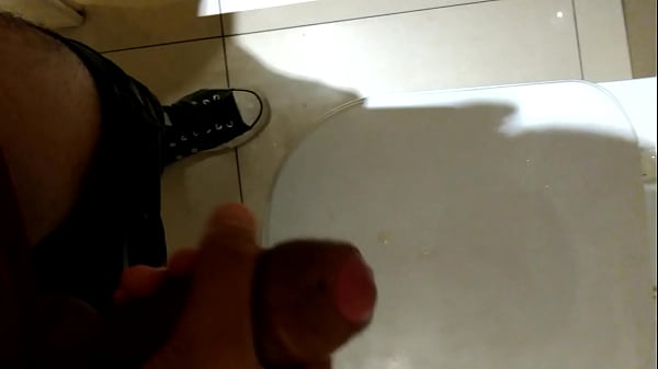 Play MP4 - Novinho batendo punheta