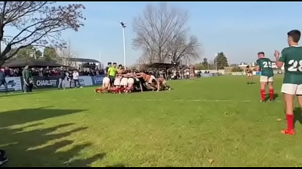 grupo de siete rugbiers HUMILLAN y DESTROZANa unos_INDEFENSOS deportistas de un equipo de procedencia ITALIANA