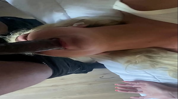 Nonton Kim Loves Sucking Cock Upside Down thumbnail