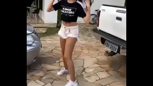 Nonton Dan&ccedil;ando Loucamente thumbnail