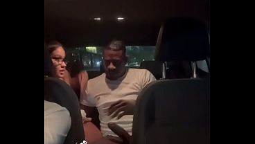 Corno Pediu Pra Motorista Da Uber Foder Sua Noiva No Meio Da Rua Sem Camisinha thumbnail