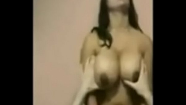 novinha gostosa sentando