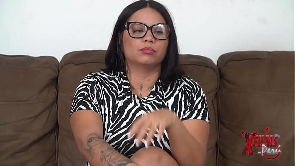 Play MP4 - Gordita venezolana de grandes tetas y culo se cansa de esperar al doctor&comma; y este la folla como cura a su dolor