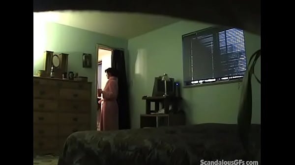 Play MP4 - This Plumber got an extra duty when he accepted this job