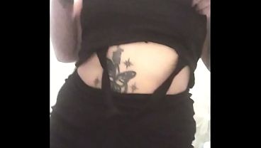 Nonton Hola Amores. Un Regalito Para Ustedes. Te Gustan Las Milfs De Culo Grande? Suscr&iacute;bete thumbnail