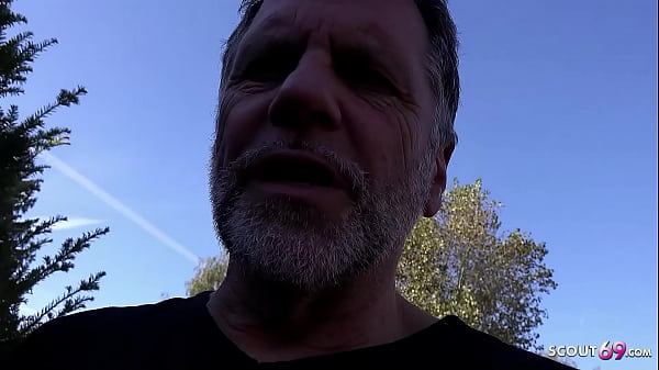 Play MP4 - Deutsche schwangere StiefTochter mit blauen Haaren in der Umkleidekabine gefickt