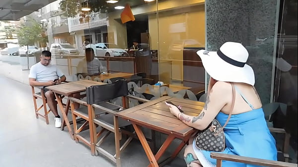 lo vi enun bar_sentado_y me lo_traje a_casa para darle_flor de_cojida