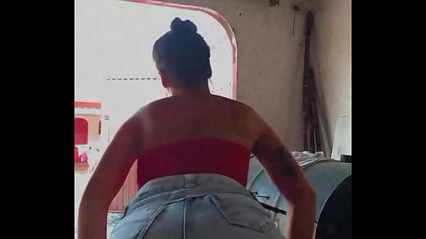 Fernanda rebolando bem gostoso uma delicia de morena de umuarama parana 