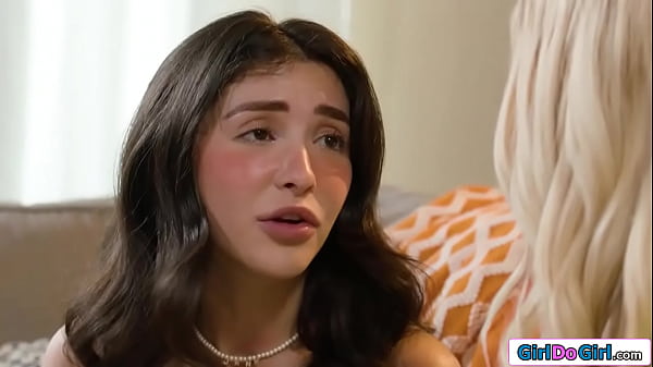 Play MP4 - Petite brunette kissed by a dating coach