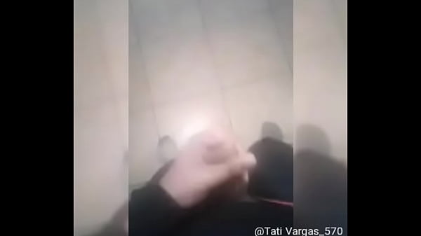 Chico Gay se masturba y quiere compa&ntilde_ia. Nombre: Agustin Hermandez