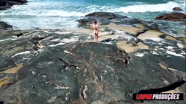 Nonton O Calor Do Sol N&atilde;o Se Compara Ao Fogo Que Emme White Libera Gostoso A Buceta Na Praia | Emme White | Lp Productions thumbnail