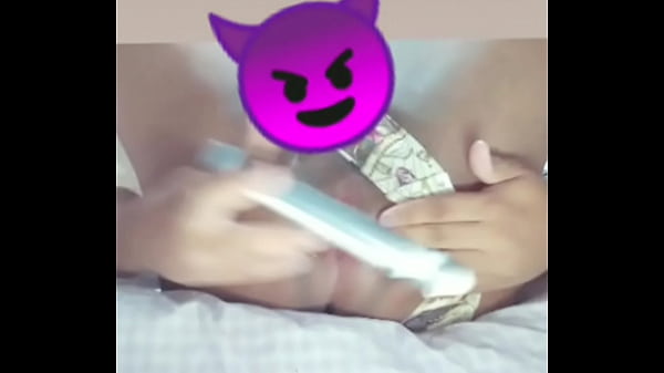 Cdzinha safada brincando com os melhores cuzinho