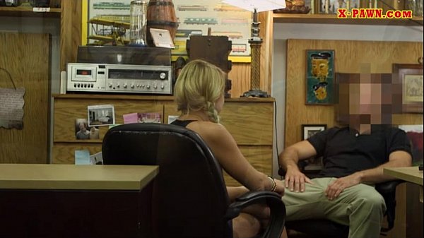 Pretty_babe pawns her muff for_vets bill