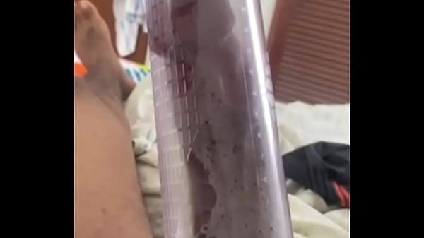 Me despert&eacute; duro con mi gran polla negra... Tuve que acariciarla 