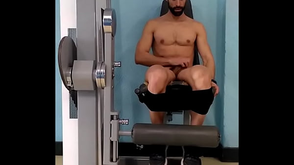 Play MP4 - Entrenando DESNUDO en el Gimnasio