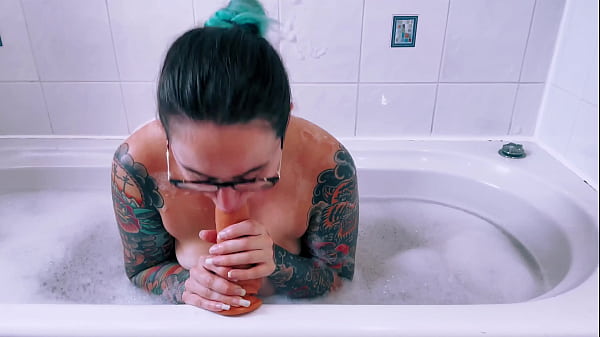 Elizabeth Home Alone In The Bath thumbnail