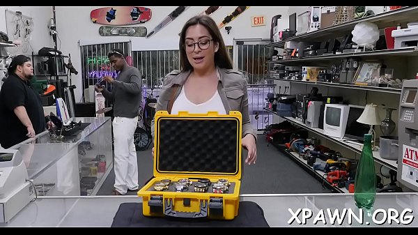 Horny amateur does_oral pleasure