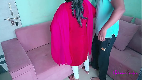 Play MP4 - Indian Ravinadesi young married women Fucked by Sofa machenic absence of her husband&comma; huge cumshot on big Ass