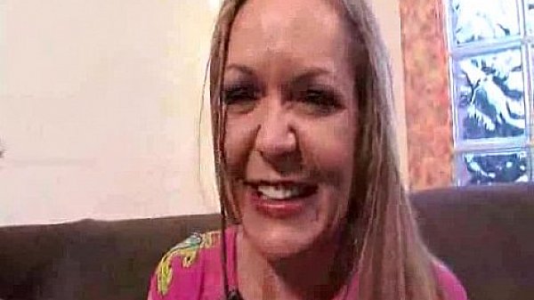 Kelly Leigh is a big boobed MILF who has blonde h 