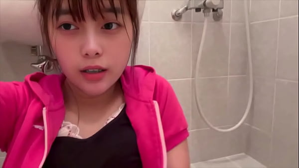 学校では大人しい大学生だけど家では至る所でオナニーしちゃう発情まっさかりの女子大生のオナニー。 