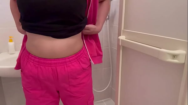 学校では大人しい大学生だけど家では至る所でオナニーしちゃう発情まっさかりの女子大生のオナニー。 