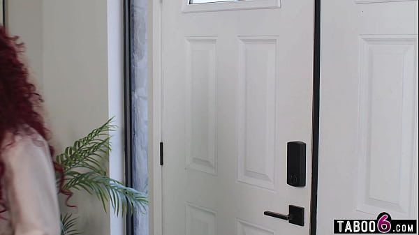 Play MP4 - Mature stepmom Kiki Daire takes over stepdaughters prom date