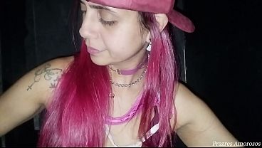 Corno Chupa A Cremosa Sua Buceta Toda Gozada Na Cabine Glory Hole thumbnail