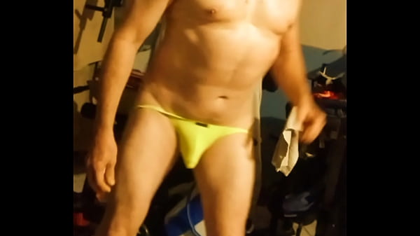 Candente Bailando Con Tanga Hasta Quedar Desnudo Para Despedida De Soltera. thumbnail