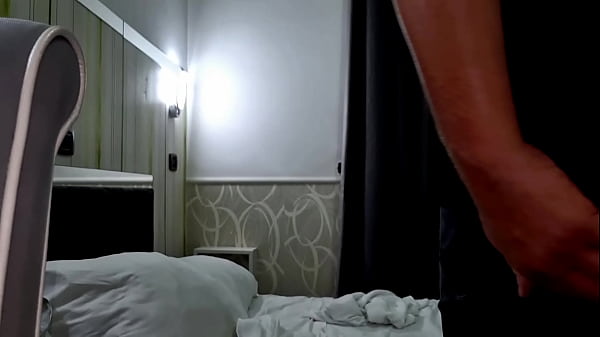 Arrapato si strappa i jeans sega veloce e un cazzo enorme palle e culo in primo piano con un enorme sborrata 