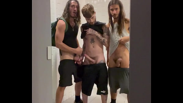 Fudendo Gemeos No Banheiro Publico thumbnail