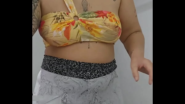 Gosto de soca o shorts na buceta pra deixa ela bem rachada 