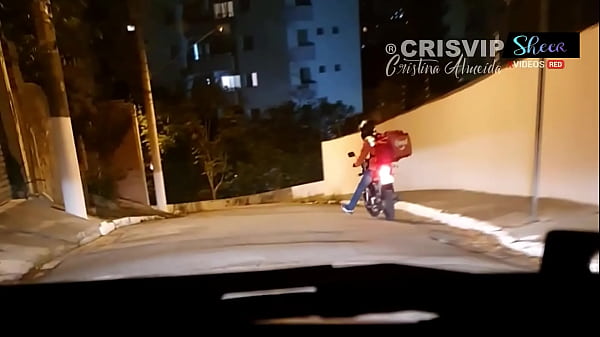 Play MP4 - Cristina Almeida Engolindo Porra de Estranhos na Pra&ccedil;a nesse Dogging 10 - Especial Bukkake&period; Sobrou at&eacute; para o motoboy que seguiu para me dar leitinho