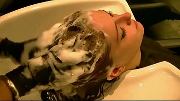 Claudia Backward Hairwash 