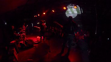 Nonton 4teto Hace Gritar De Placer A Su Publico thumbnail