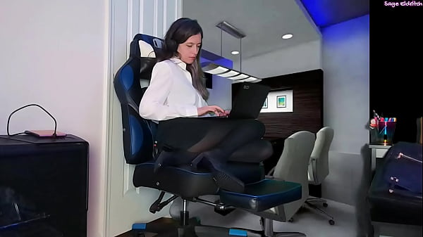 Secretary sage eldritch forbidden to pee until work is done 